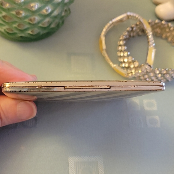 Vntg Elgin American Goldtone Textured Compact - Picture 7 of 7